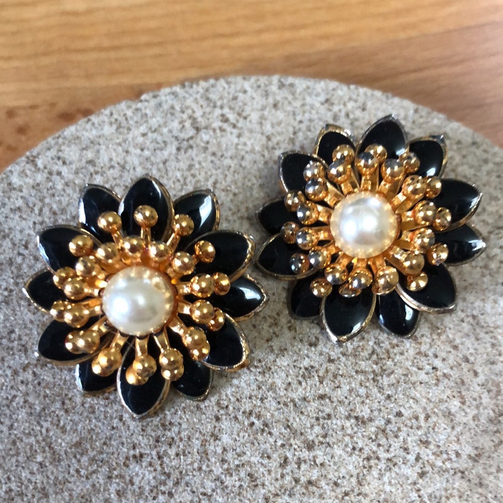 Vintage MCM Metal Flower Earrings Clip-on